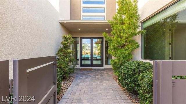 82 Grey Feather Drive, Las Vegas, NV 89135