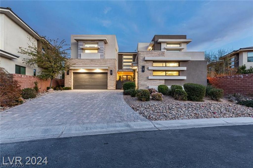 82 Grey Feather Drive, Las Vegas, NV 89135