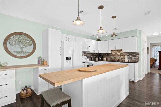 204 Whitehall Court, Belleville, IL 62223