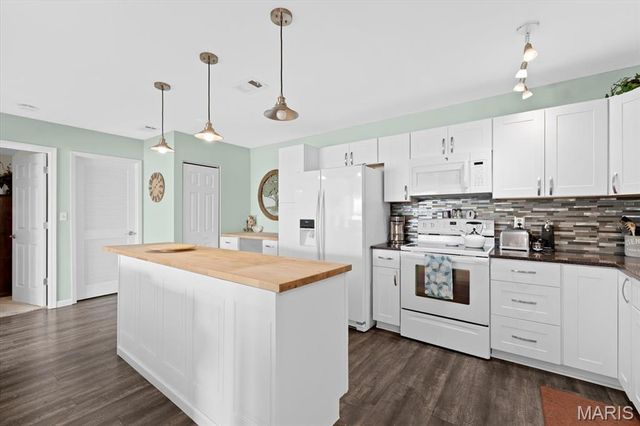 204 Whitehall Court, Belleville, IL 62223