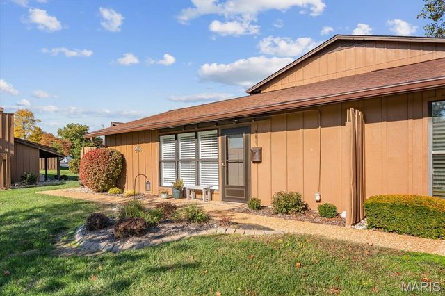 204 Whitehall Court, Belleville, IL 62223