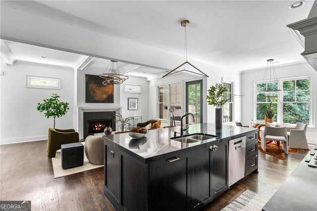 1760 Barclay Close NW, Atlanta, GA 30318