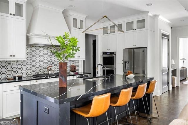 1760 Barclay Close NW, Atlanta, GA 30318