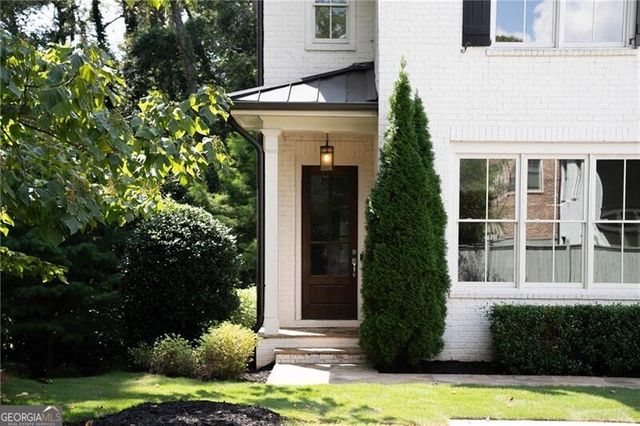 1760 Barclay Close NW, Atlanta, GA 30318