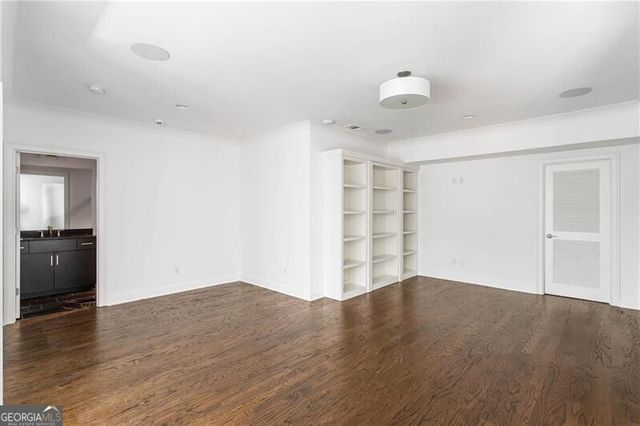 1760 Barclay Close NW, Atlanta, GA 30318