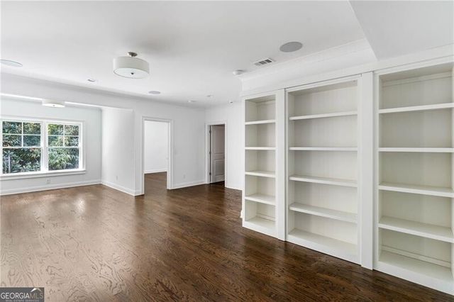 1760 Barclay Close NW, Atlanta, GA 30318