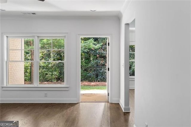 1760 Barclay Close NW, Atlanta, GA 30318