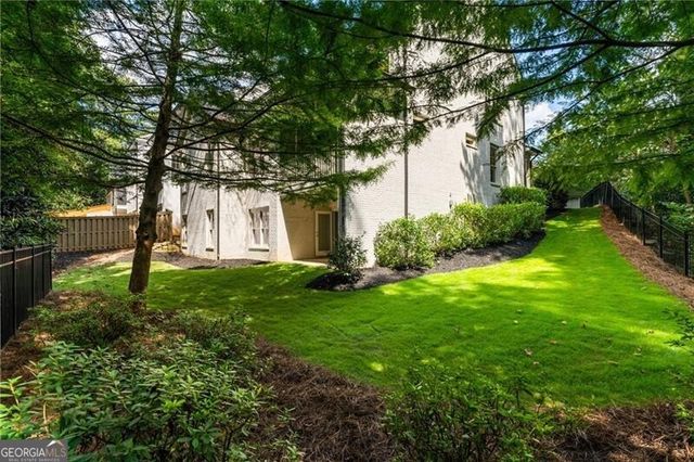 1760 Barclay Close NW, Atlanta, GA 30318