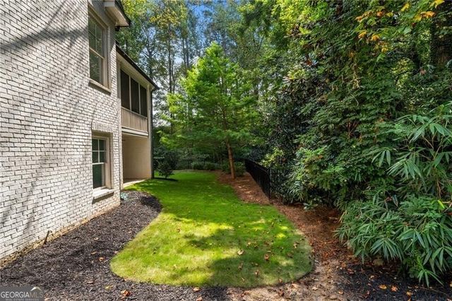 1760 Barclay Close NW, Atlanta, GA 30318