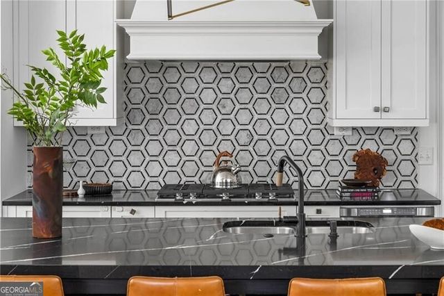 1760 Barclay Close NW, Atlanta, GA 30318