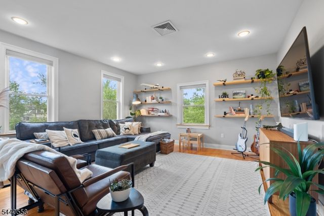 129 Claremont Ave 2, Montclair Twp., NJ 07042