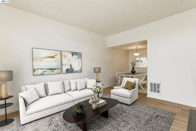 150 Pearl St 304, Oakland, CA 94611