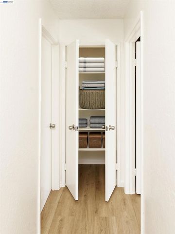 150 Pearl St 304, Oakland, CA 94611