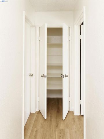 150 Pearl St 304, Oakland, CA 94611