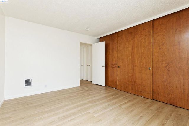 150 Pearl St 304, Oakland, CA 94611