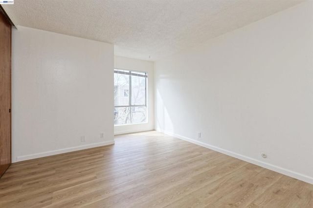 150 Pearl St 304, Oakland, CA 94611