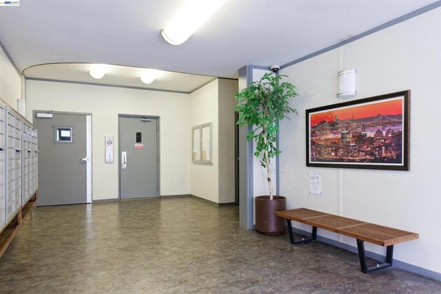 150 Pearl St 304, Oakland, CA 94611