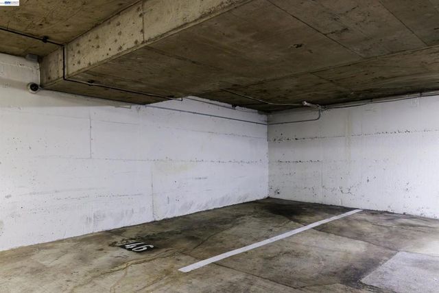 150 Pearl St 304, Oakland, CA 94611