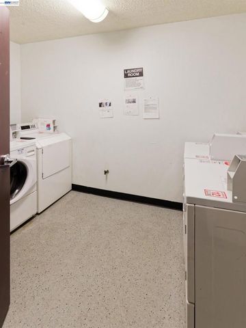 150 Pearl St 304, Oakland, CA 94611