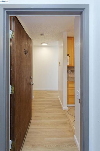 150 Pearl St 304, Oakland, CA 94611