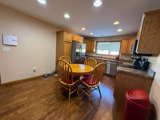 418 SW 23RD ST, Minot, ND 58701