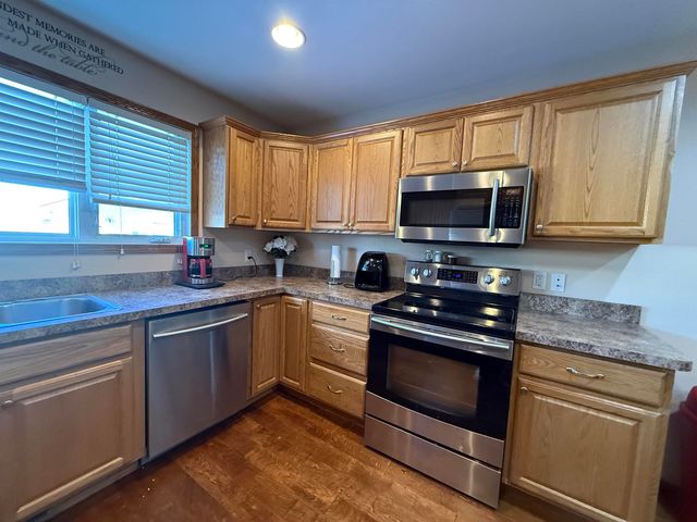 418 SW 23RD ST, Minot, ND 58701