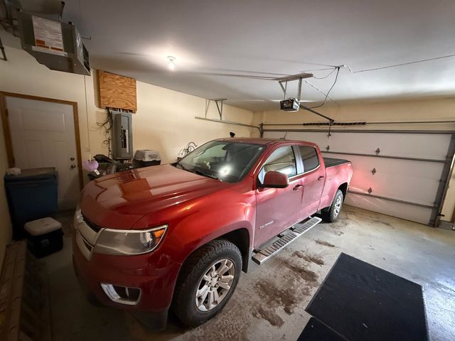 418 SW 23RD ST, Minot, ND 58701