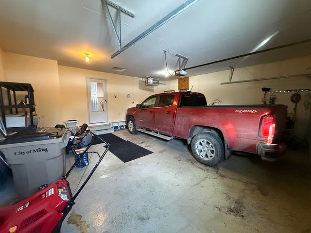 418 SW 23RD ST, Minot, ND 58701