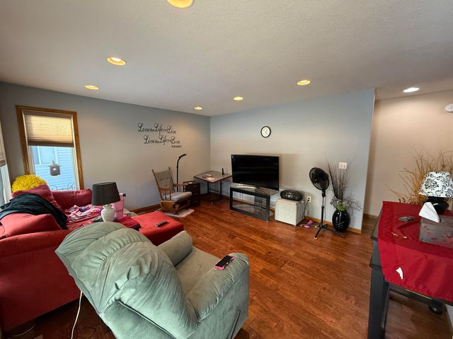 418 SW 23RD ST, Minot, ND 58701