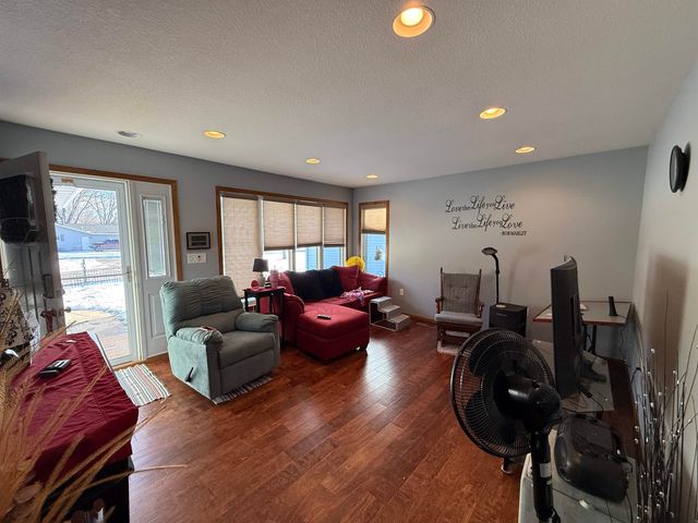 418 SW 23RD ST, Minot, ND 58701