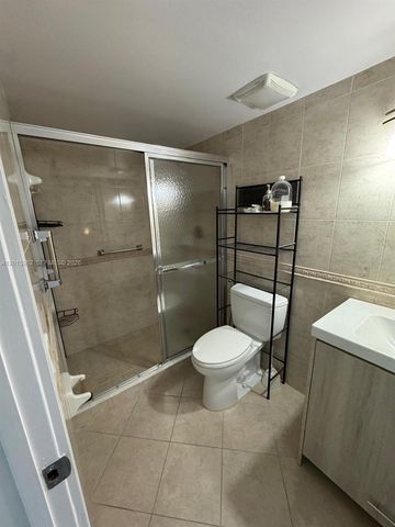 10296 NW 9th St Cir 202, Miami, FL 33172