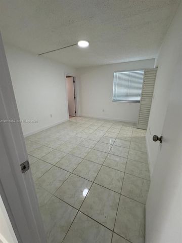 10296 NW 9th St Cir 202, Miami, FL 33172