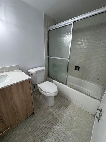 10296 NW 9th St Cir 202, Miami, FL 33172