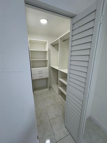 10296 NW 9th St Cir 202, Miami, FL 33172