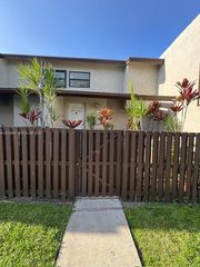 10296 NW 9th St Cir 202, Miami, FL 33172