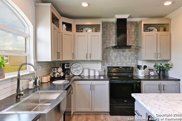 6193 County Road 434, Stockdale, TX 78160