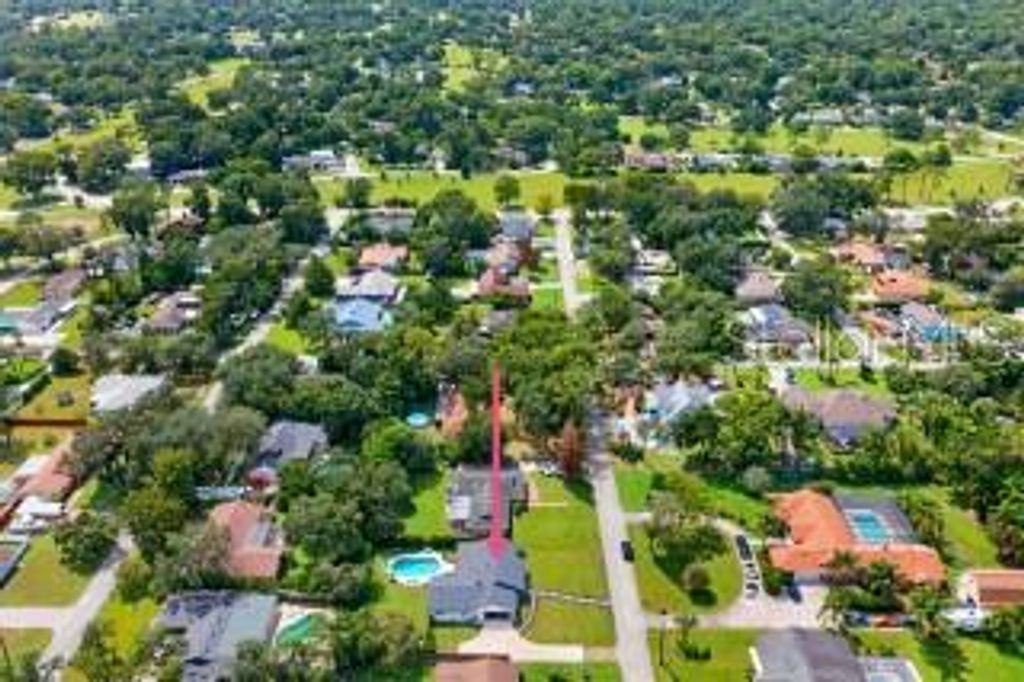 Image 3 of property listing at 1321 CARLTON STREET, Longwood, FL 32750