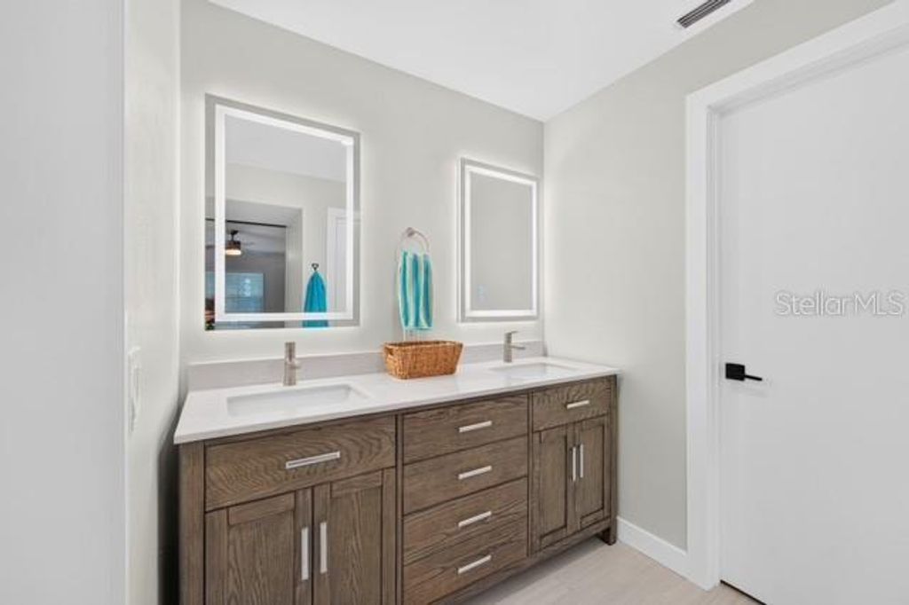 Image 27 of property listing at 1321 CARLTON STREET, Longwood, FL 32750