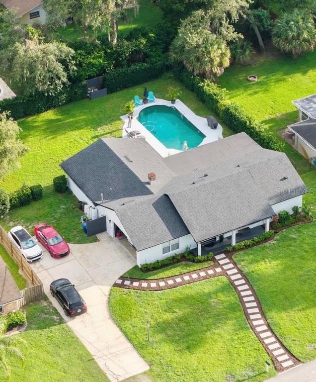 Image 4 of property listing at 1321 CARLTON STREET, Longwood, FL 32750