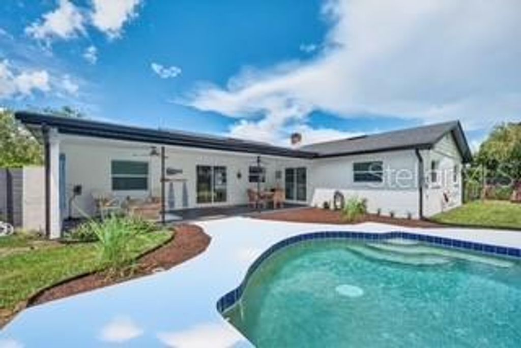 Image 7 of property listing at 1321 CARLTON STREET, Longwood, FL 32750