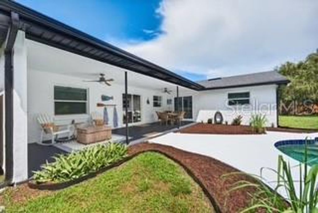 Image 8 of property listing at 1321 CARLTON STREET, Longwood, FL 32750