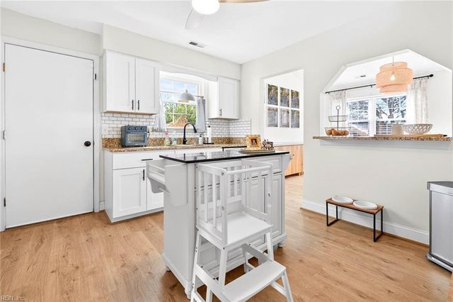 1217 Handel DR, Virginia Beach, VA 23454