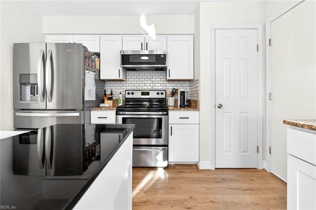 1217 Handel DR, Virginia Beach, VA 23454