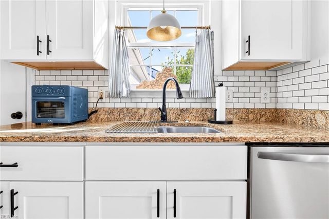 1217 Handel DR, Virginia Beach, VA 23454