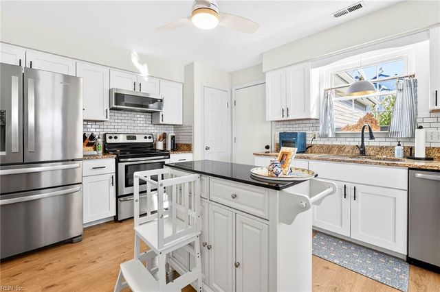 1217 Handel DR, Virginia Beach, VA 23454