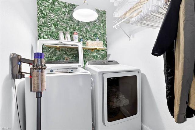 1217 Handel DR, Virginia Beach, VA 23454