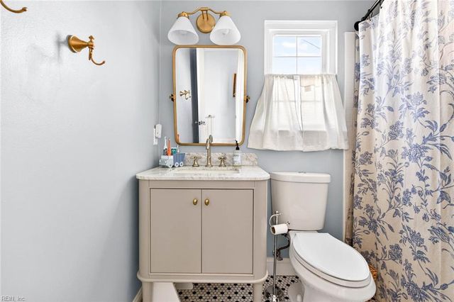 1217 Handel DR, Virginia Beach, VA 23454