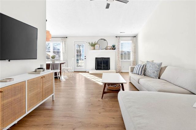 1217 Handel DR, Virginia Beach, VA 23454