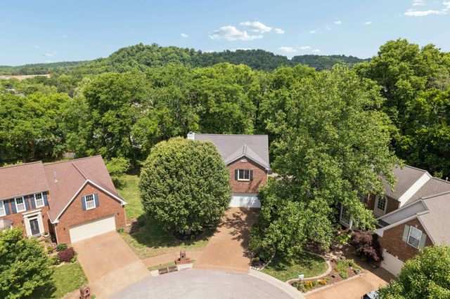 909 Buckskin Ct, Nashville, TN 37221