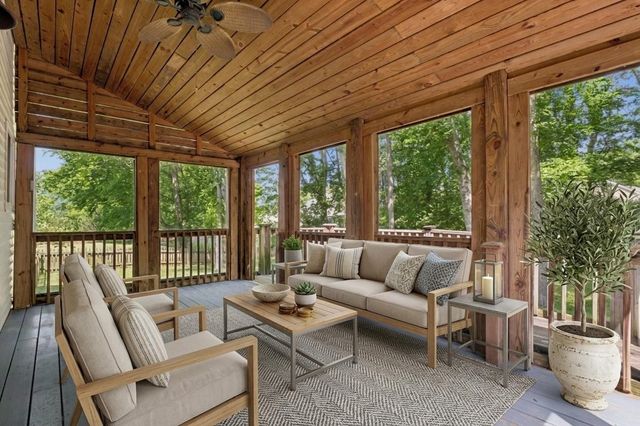 909 Buckskin Ct, Nashville, TN 37221